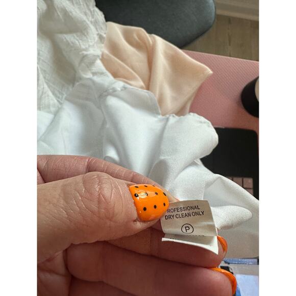 Tocca Women's 4 White Sleeveless Ruffled Front V-Neck Short Formal Dress - Picture 12 of 13